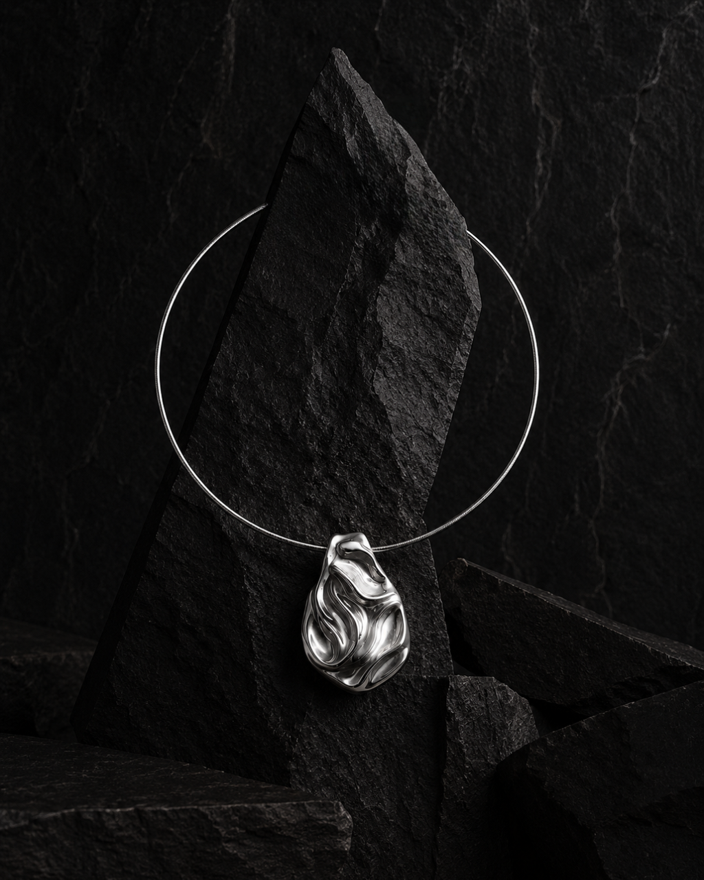 COLLAR PEREGRINA